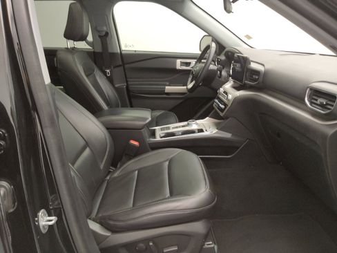 Used 2022 Ford Explorer XLT w/ Equipment Group 202A image 21