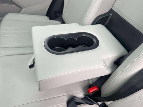 Used 2022 Volkswagen Tiguan SE w/ Panoramic Sunroof Package image 11