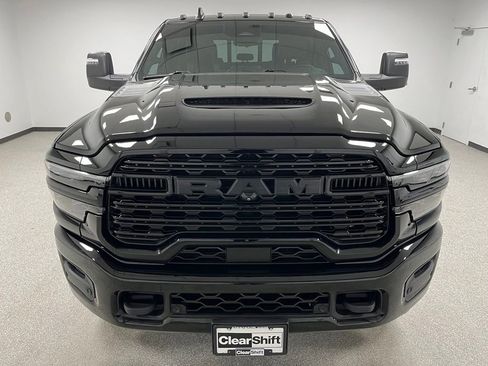 Used 2025 RAM 2500 Limited AWD/4WD image 3