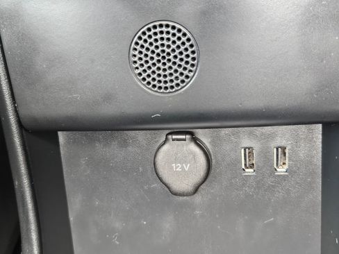 Used 2016 Tesla Model S 70D image 21