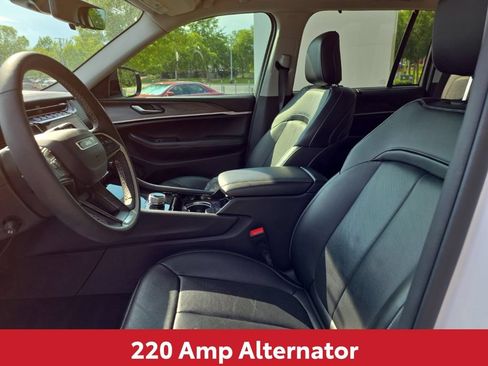 Used 2023 Jeep Grand Cherokee Limited w/ Luxury Tech Group II RWD image 20