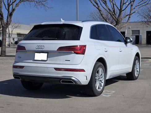 Used 2022 Audi Q5 2.0T Premium w/ Convenience Package image 3