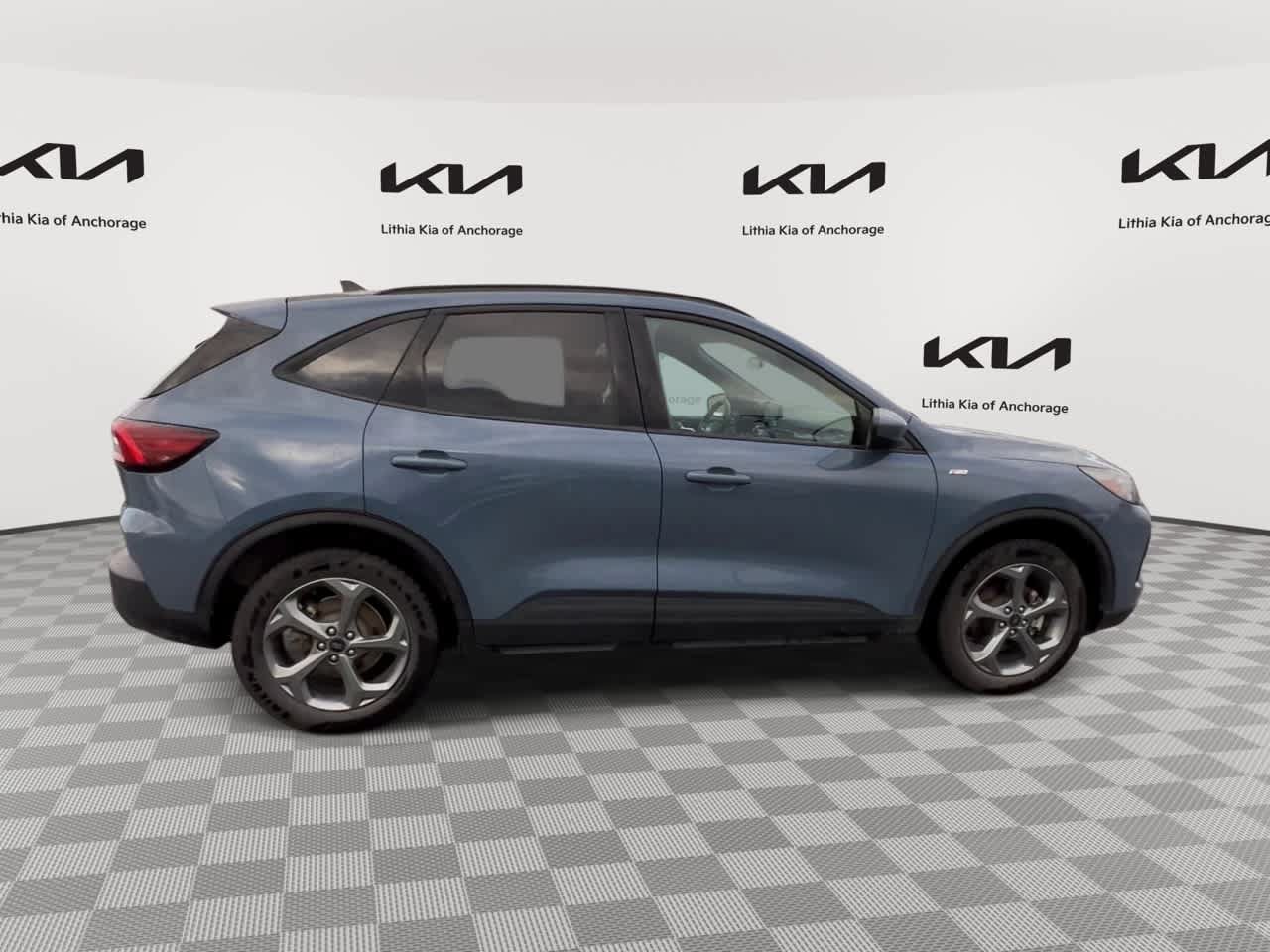 Used 2025 Ford Escape ST-Line Select AWD/4WD image 2