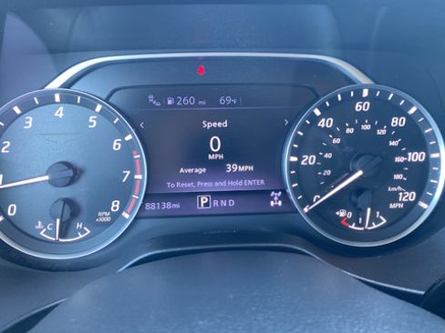 Used 2022 Nissan Titan SV AWD/4WD image 17