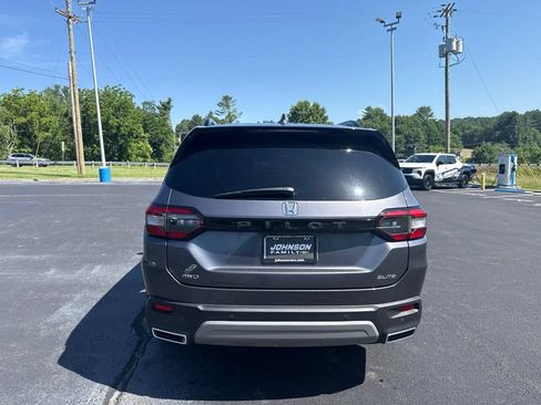 Used 2025 Honda Pilot Elite image 9