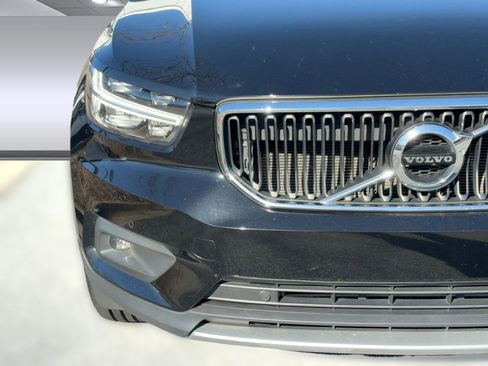 Certified 2022 Volvo XC40 T5 Momentum image 11