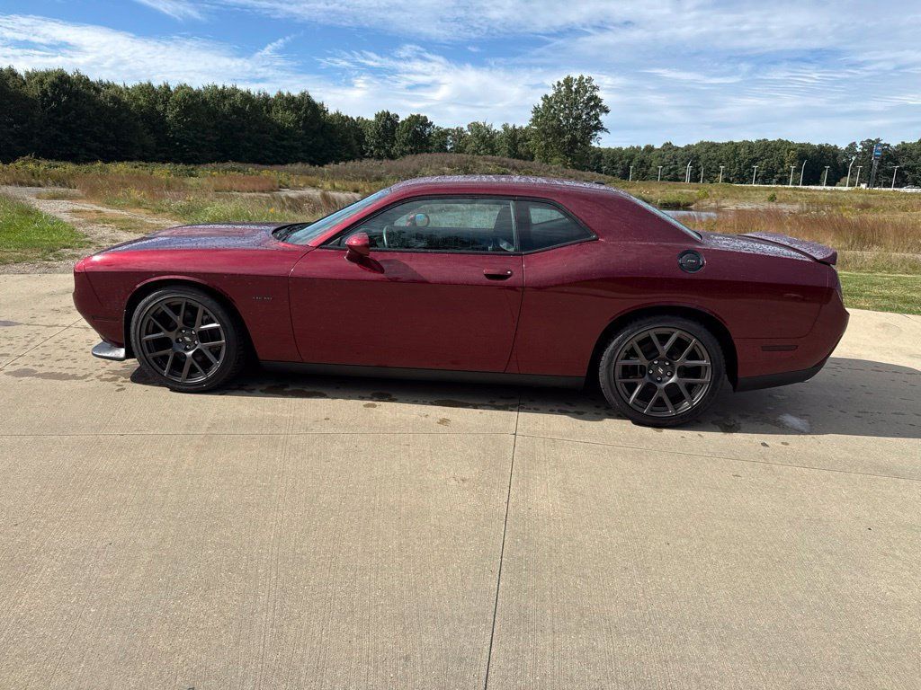 Used 2019 Dodge Challenger R/T RWD image 9