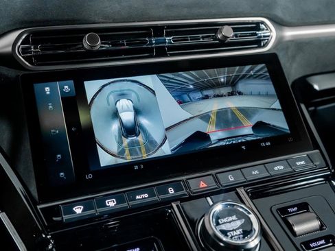 Used 2025 Aston Martin V8 Vantage Coupe image 43