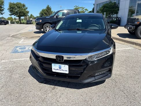 Used 2018 Honda Accord EX image 11
