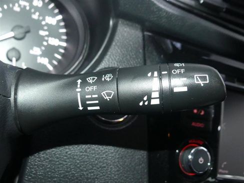 Used 2019 Nissan Rogue SV image 35