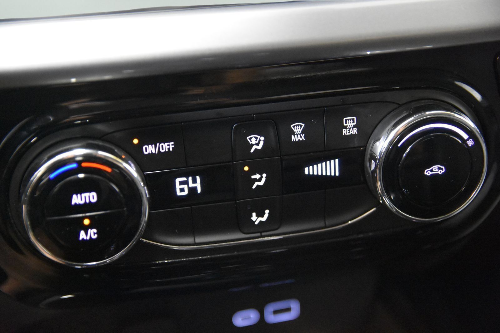 Used 2025 Chevrolet Trax LT FWD image 20
