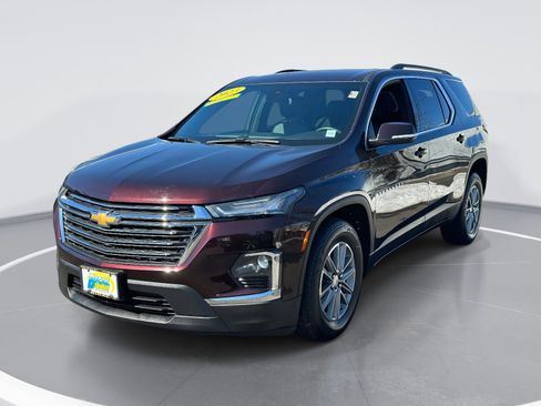 Used 2023 Chevrolet Traverse LT image 3