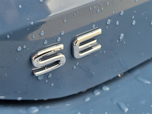 New 2025 Volkswagen Tiguan SE image 7