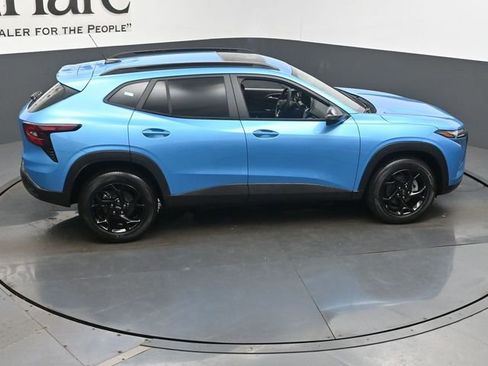 New 2026 Chevrolet Trax LT w/ Sunroof Package FWD image 17