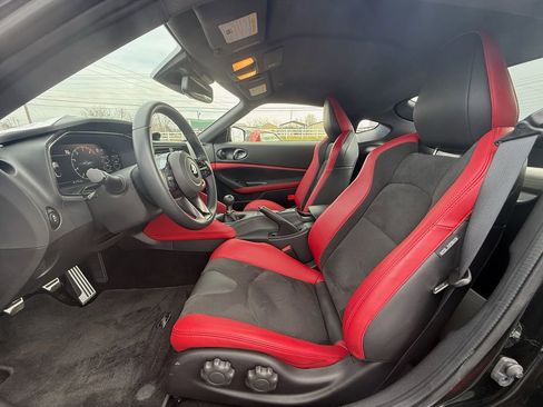 Used 2025 Nissan Z Performance w/ Floor Mat Package image 12