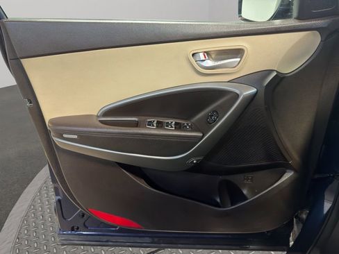 Used 2017 Hyundai Santa Fe SE image 14