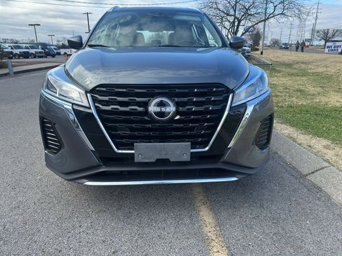 Used 2023 Nissan Kicks SV image 9