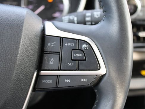 Used 2023 Toyota Highlander XSE image 31