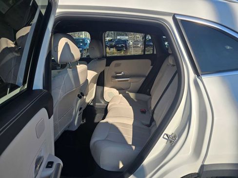Used 2025 Mercedes-Benz GLA 250 4MATIC image 19