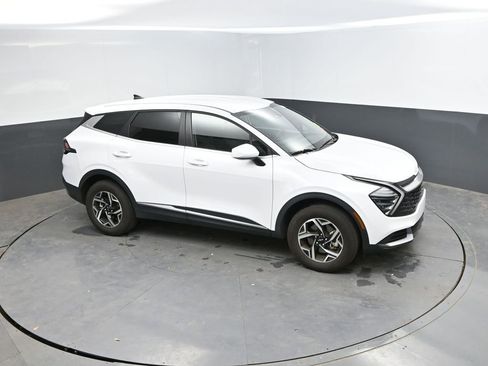 Used 2025 Kia Sportage LX AWD/4WD image 12