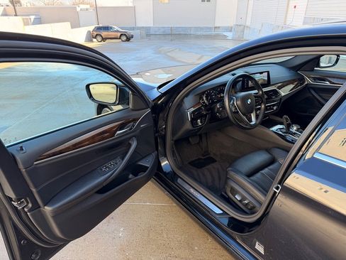 Used 2017 BMW 530i xDrive w/ Premium Package image 10