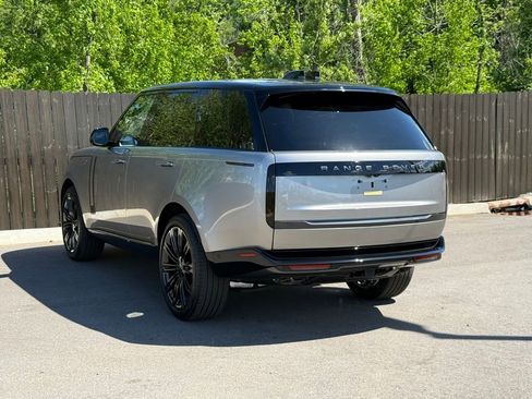 New 2026 Land Rover Range Rover SE image 3