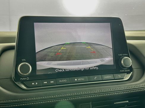 Used 2024 Nissan Rogue SV FWD image 22