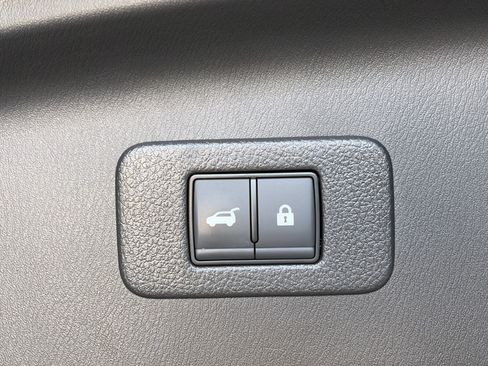 Used 2024 Nissan Armada Platinum w/ Captain's Chairs Package RWD image 16