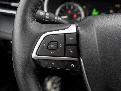 Used 2025 Toyota Highlander XLE image 24