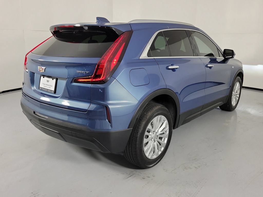 Certified 2024 Cadillac XT4 Luxury w/ Cold Weather Package FWD image 4