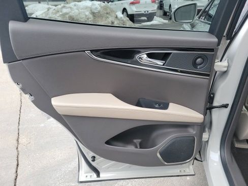 Used 2021 Lincoln Nautilus Reserve image 18