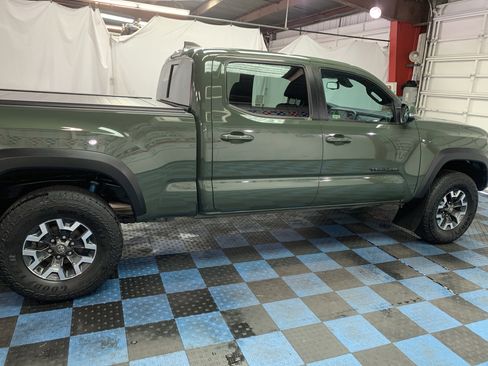 Used 2022 Toyota Tacoma TRD Off-Road w/ Technology Package image 8