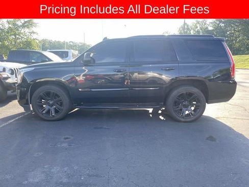 Used 2017 Cadillac Escalade Luxury AWD/4WD image 3