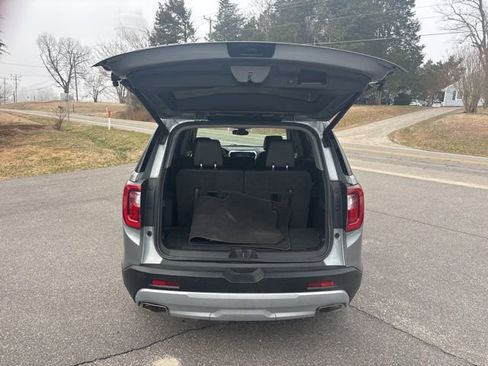 Used 2023 GMC Acadia SLT FWD image 7