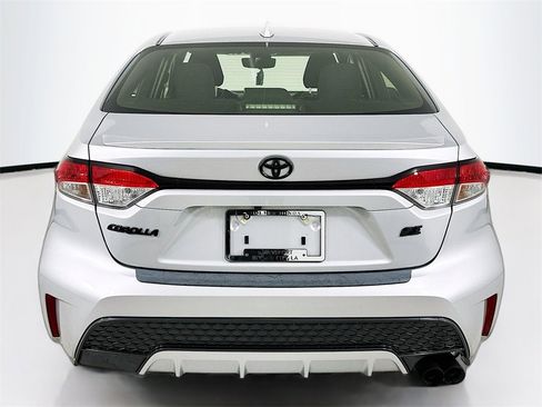 Used 2022 Toyota Corolla SE image 3