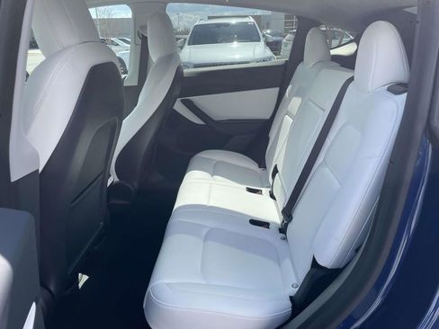 Used 2022 Tesla Model Y Long Range image 3