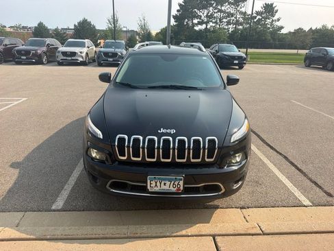 Used 2018 Jeep Cherokee Limited AWD/4WD image 5