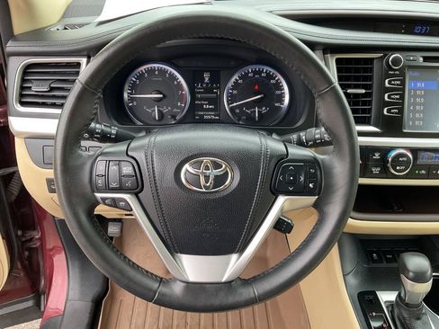 Used 2015 Toyota Highlander XLE AWD/4WD image 17