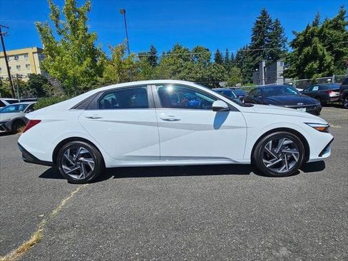 New 2025 Hyundai Elantra Limited FWD image 8