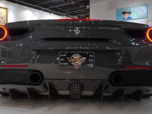 Used 2018 Ferrari 488 GTB RWD image 13