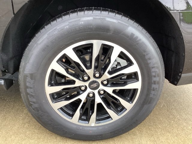 Used 2025 Ford Expedition Max Platinum AWD/4WD image 8