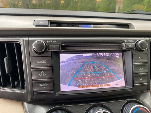 Used 2013 Toyota RAV4 LE image 14