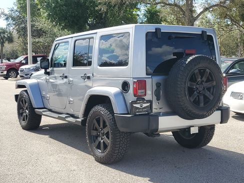 Used 2015 Jeep Wrangler Unlimited Sahara w/ Connectivity Group image 7