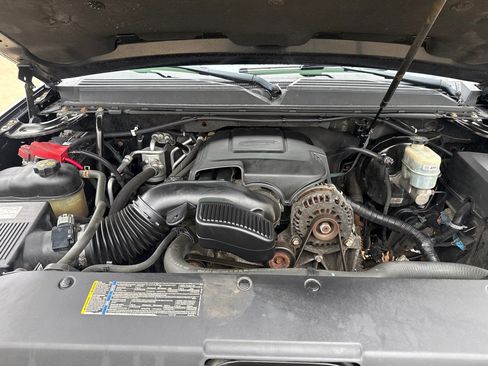 Used 2011 Cadillac Escalade ESV Premium image 19