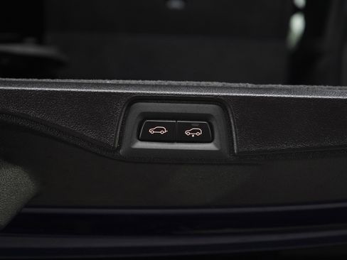 Used 2024 BMW X7 M60i w/ Climate Comfort Package image 23