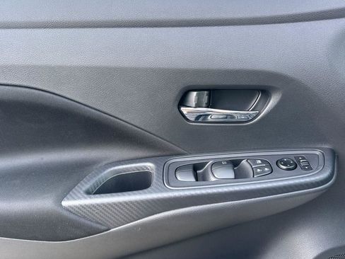 Used 2022 Nissan Versa SV w/ Trunk Package image 10