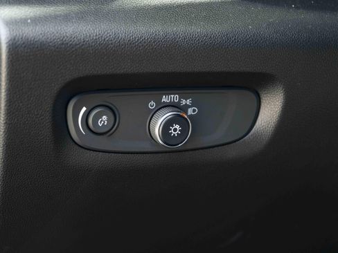 Used 2023 Chevrolet Traverse LS FWD image 38