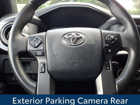 Used 2018 Toyota Tacoma TRD Sport AWD/4WD image 11
