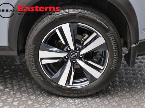 Used 2024 Nissan Rogue SL AWD/4WD image 8