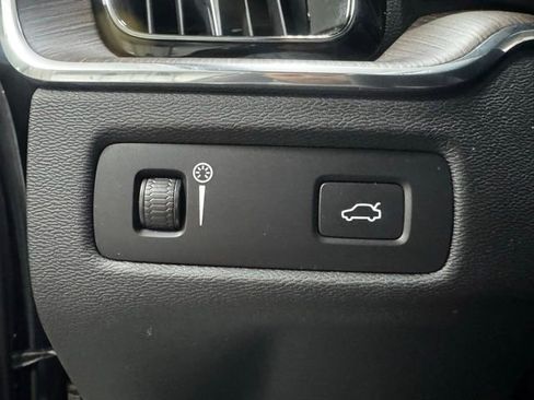 Used 2022 Volvo XC60 B6 Inscription w/ Advanced Package image 24